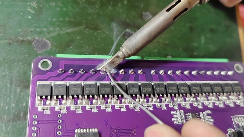 如何清理焊錫絲在PCB上焊錫時的殘留